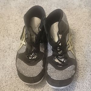 2 pairs of wrestling sneakers Size 11 and 11.5 with American flag head gear.